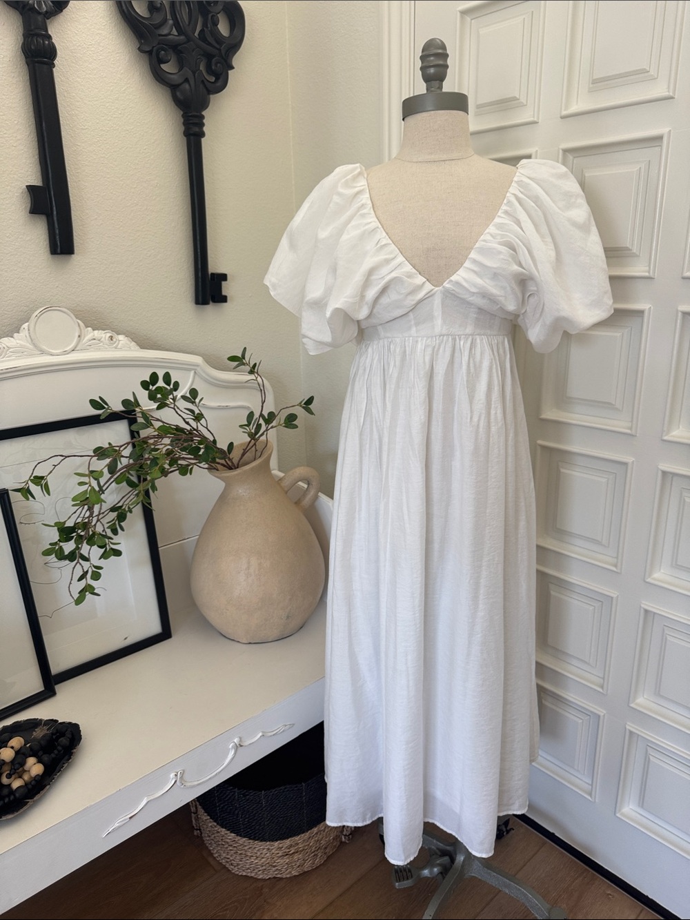 Moon River White Puff Sleeve V-Neck Midi Dress